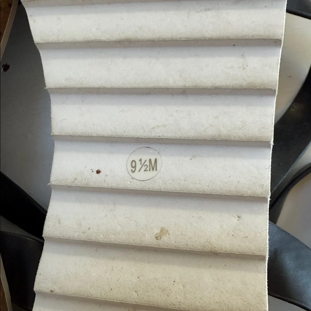 Marc Fisher Grandie Black Faux Leather Wedge Sandals Shoes Womens Size 9.5 - Picture 11 of 11